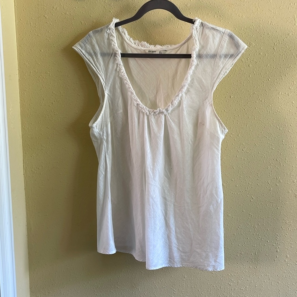 Women’s large 100% cotton capped sleeve shirt.